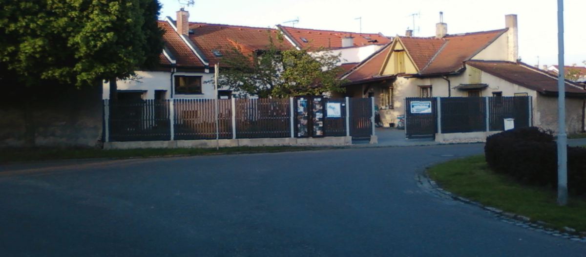 AUSID videopůjčovna Pardubice, celkový pohled.